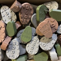 Színes Red Sinker horgász súlyok – grippa és inline modellek, különböző méretekben. Red Sinker horgász súlyok grippa és inline kivitelben, több színben és méretben