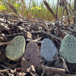 Red Sinker Grippa 300g nehezék – stabil tartás sodrásban, magyar gyártású, környezetbarát horgászati kiegészítő Red Sinker Grippa nehezék 300g – környezetbarát horgászsúly folyóvízhez és erős sodráshoz