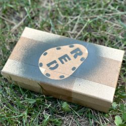 Red Sinker logós, környezetbarát csomagoló doboz. Red Sinker környezetbarát csomagoló doboz logóval